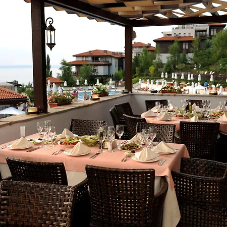 Santa Marina Village فندق