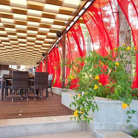 Santa Marina Village فندق