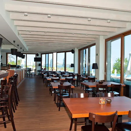 فندق Santa Marina Village