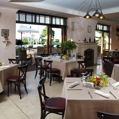 فندق Santa Marina Village