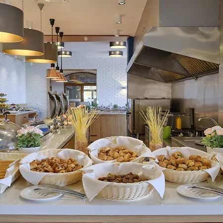 فندق Santa Marina Village *