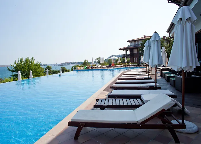 Szálloda Santa Marina Village