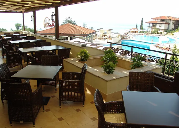 Szálloda Santa Marina Village *