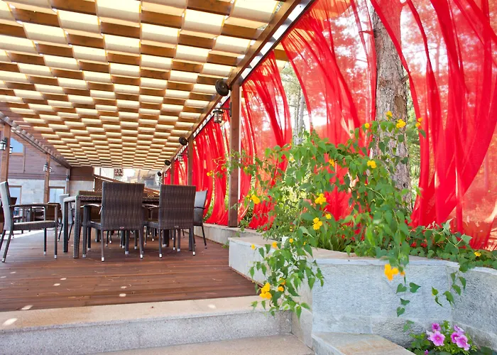 Santa Marina Village Szálloda