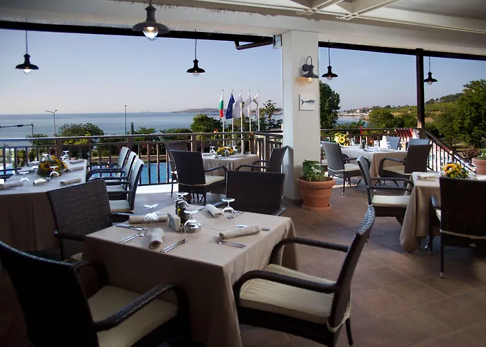 Szálloda Santa Marina Village *