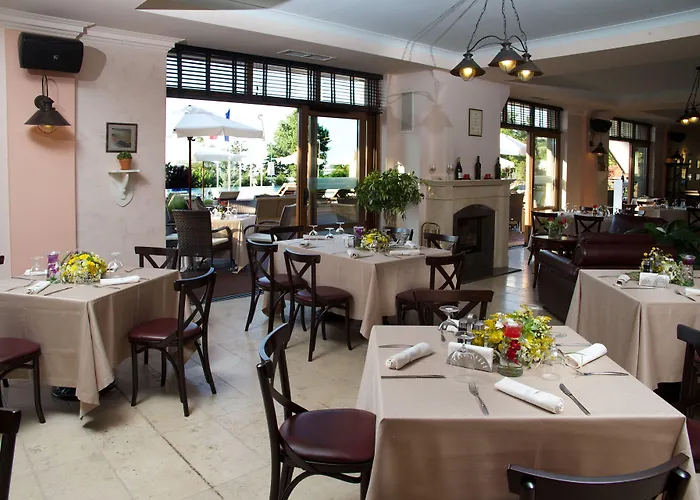 Szálloda Santa Marina Village