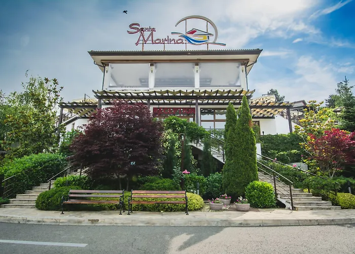 Santa Marina Village Szálloda *