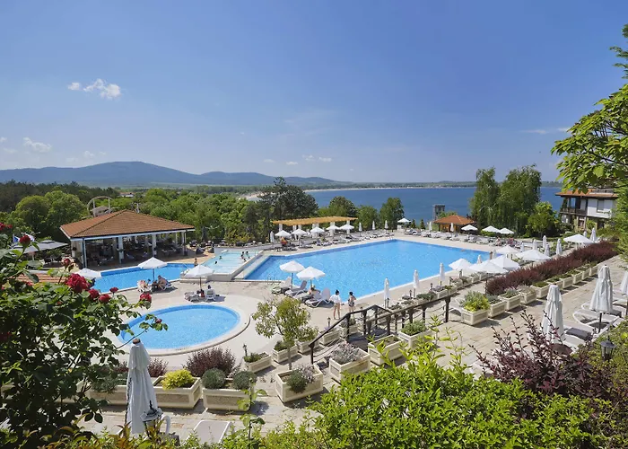 Santa Marina Village Szálloda *