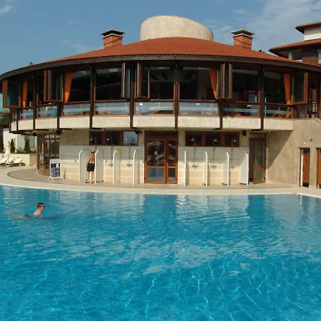 Santa Marina Village Готель