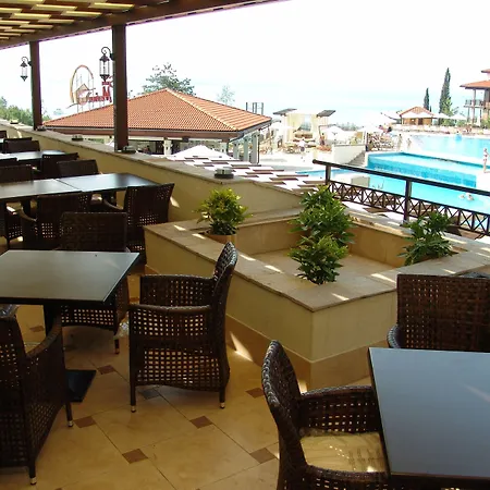 Готель Santa Marina Village *