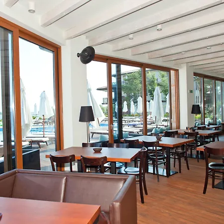 Готель Santa Marina Village *