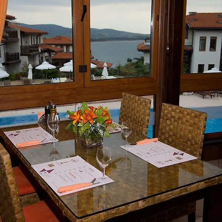 Готель Santa Marina Village *