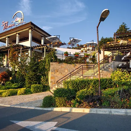 Santa Marina Village Готель
