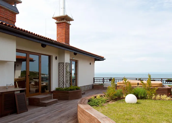 Santa Marina Village Hotel *