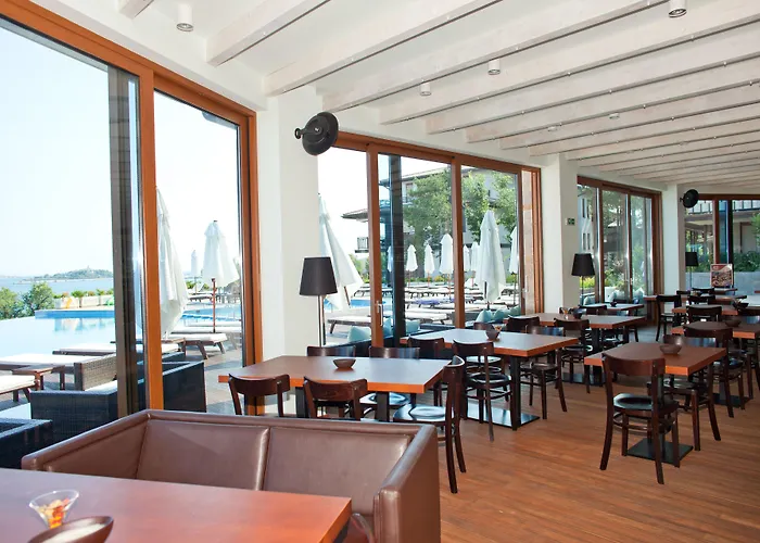 Hotel Santa Marina Village *